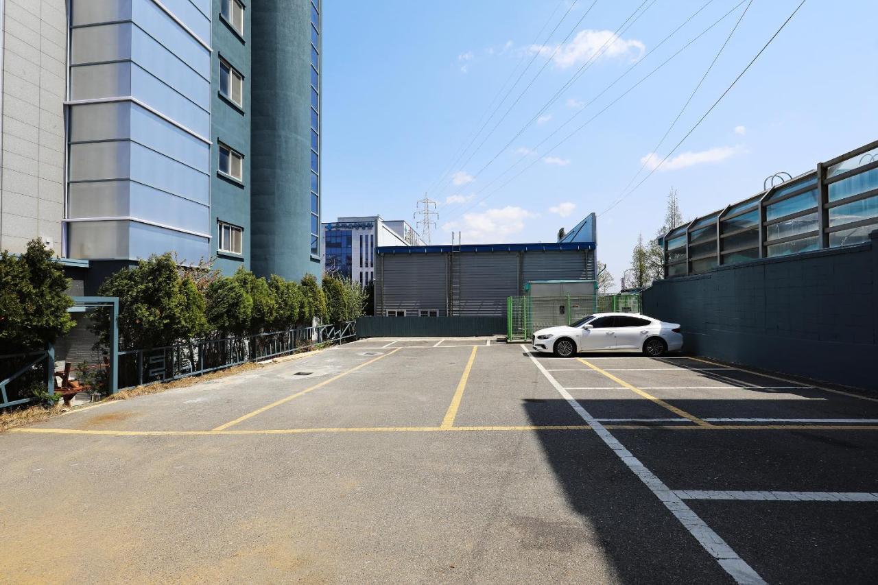 El Tower Hotel Gunsan Exterior photo