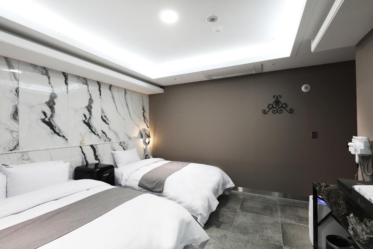 El Tower Hotel Gunsan Exterior photo