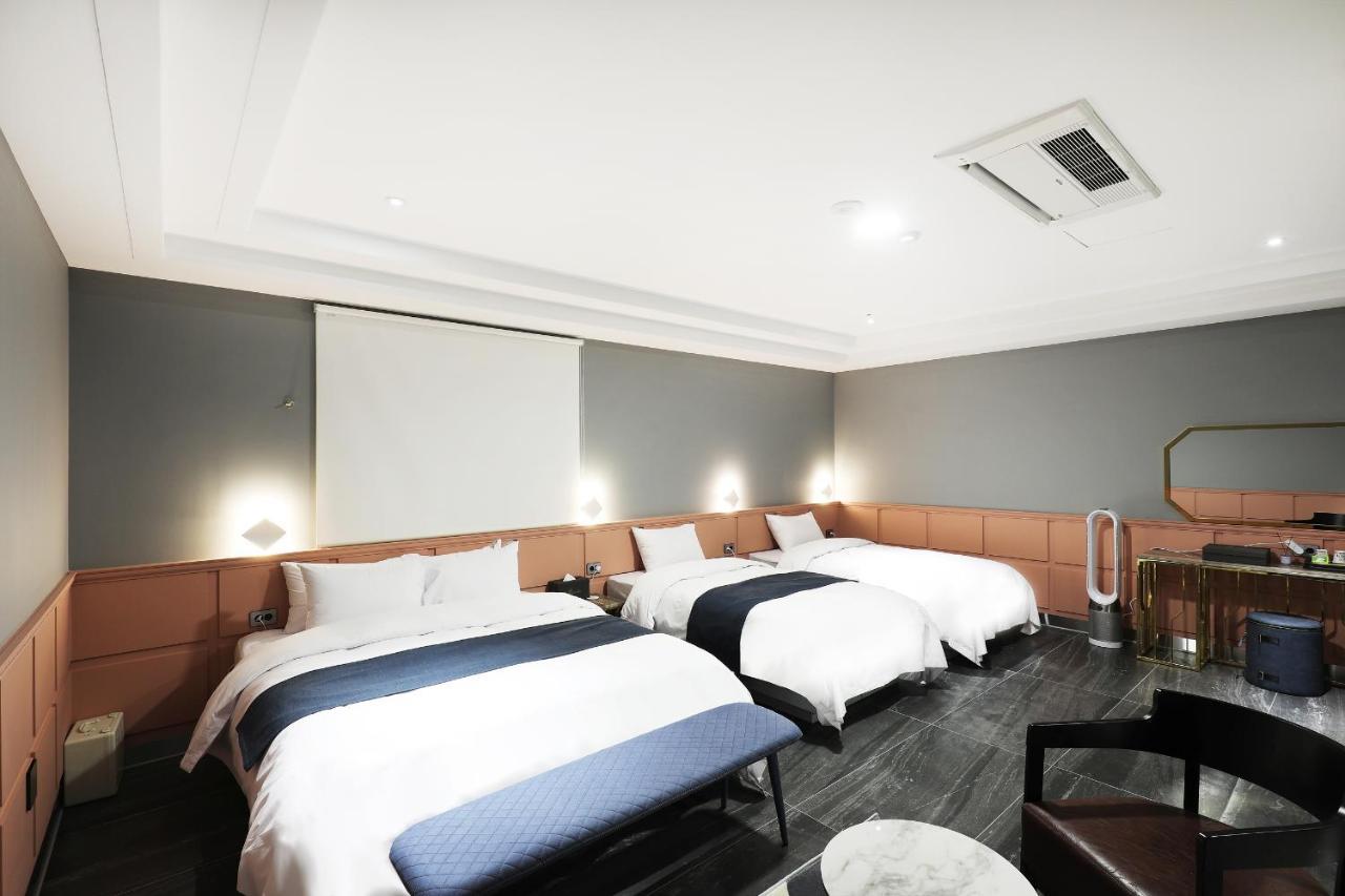 El Tower Hotel Gunsan Exterior photo