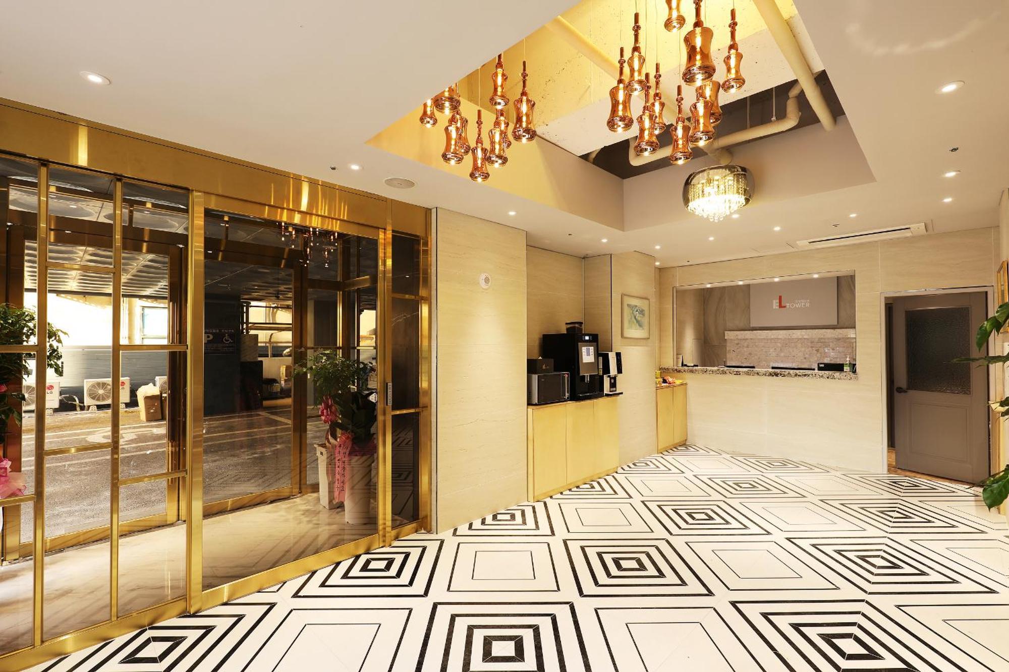 El Tower Hotel Gunsan Exterior photo