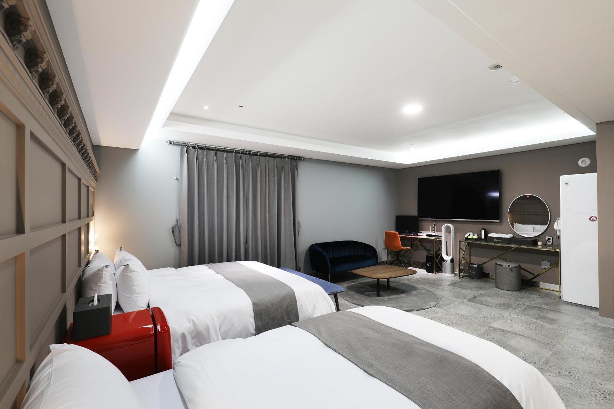 El Tower Hotel Gunsan Exterior photo
