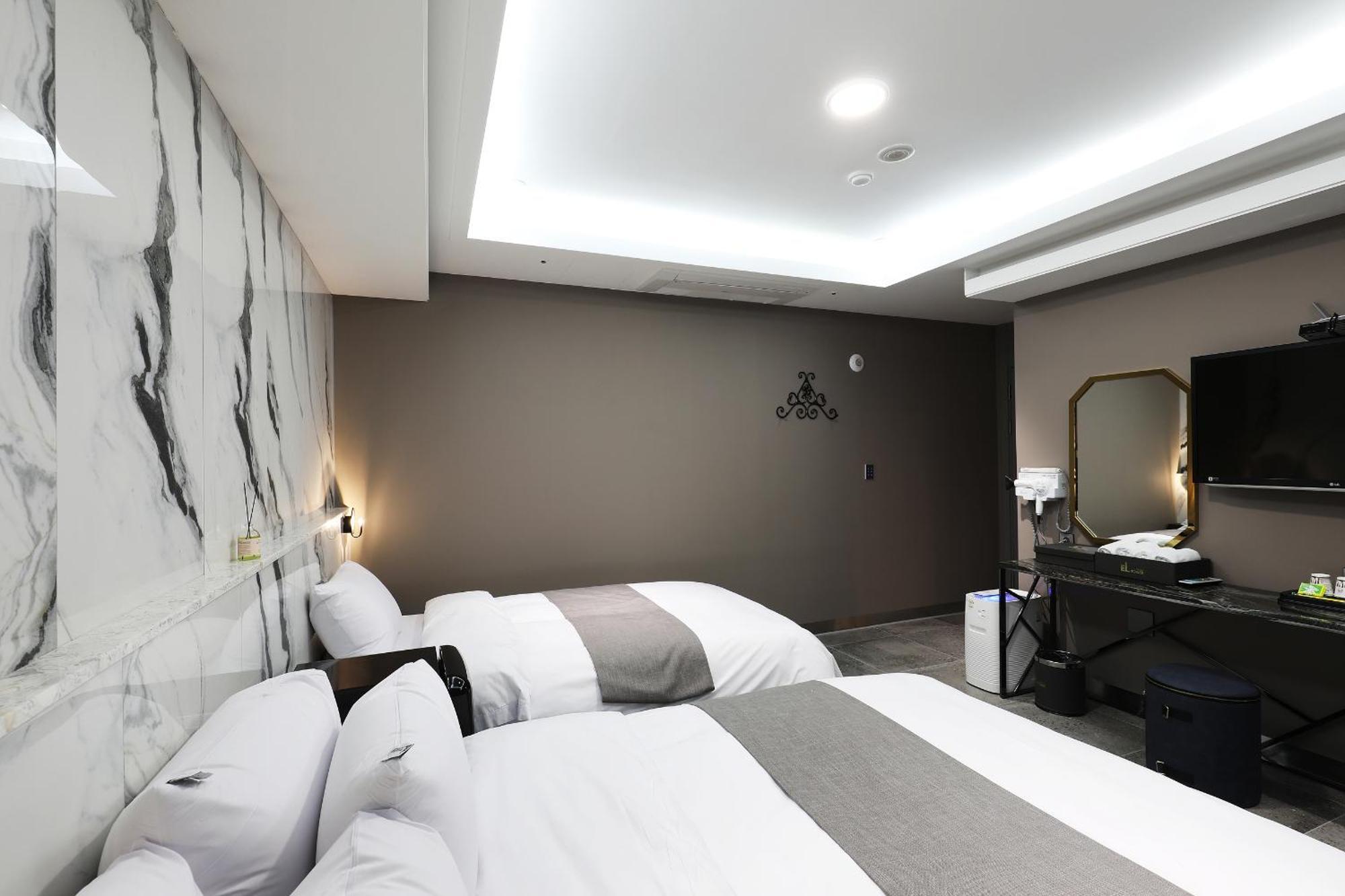 El Tower Hotel Gunsan Exterior photo