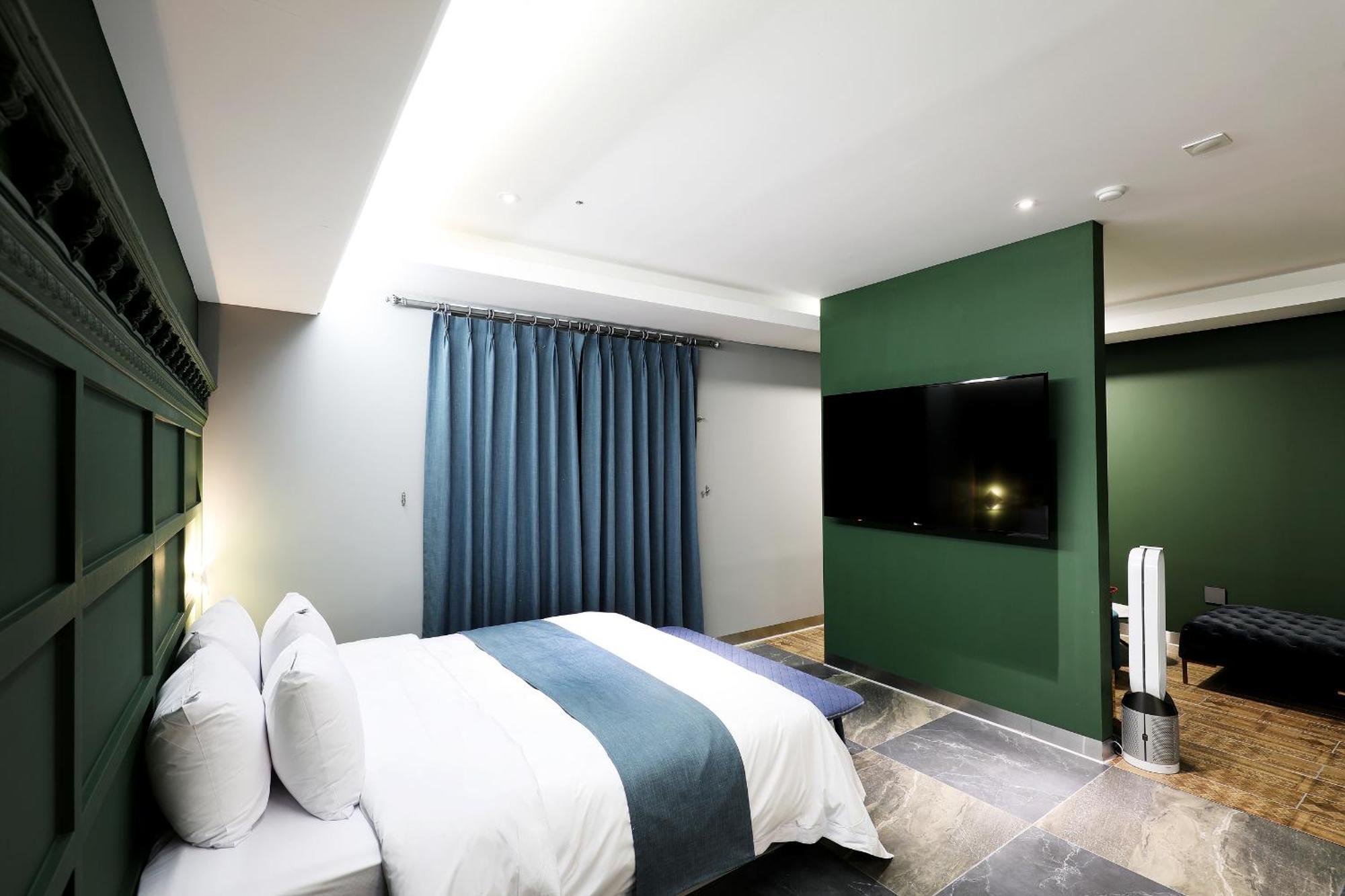 El Tower Hotel Gunsan Exterior photo
