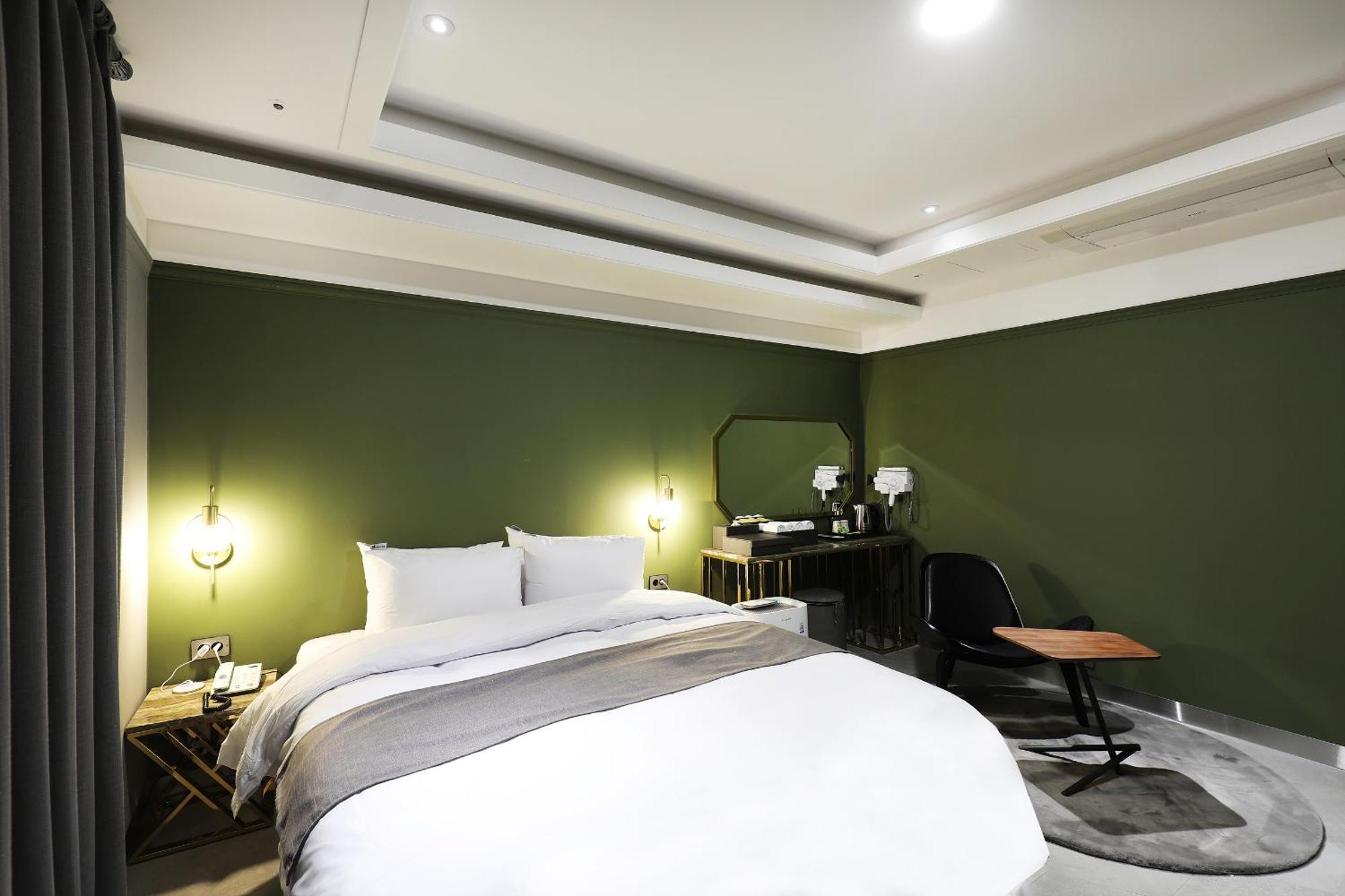 El Tower Hotel Gunsan Exterior photo